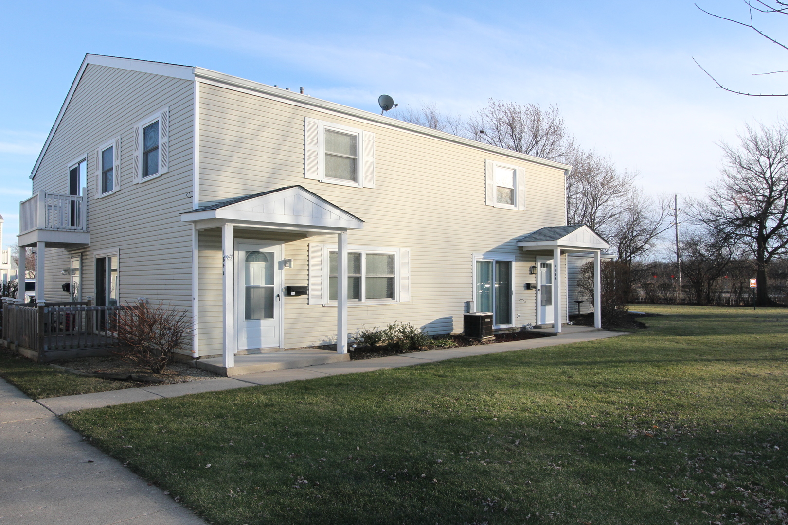 184 Betty Court #B, Bartlett, IL 60103
