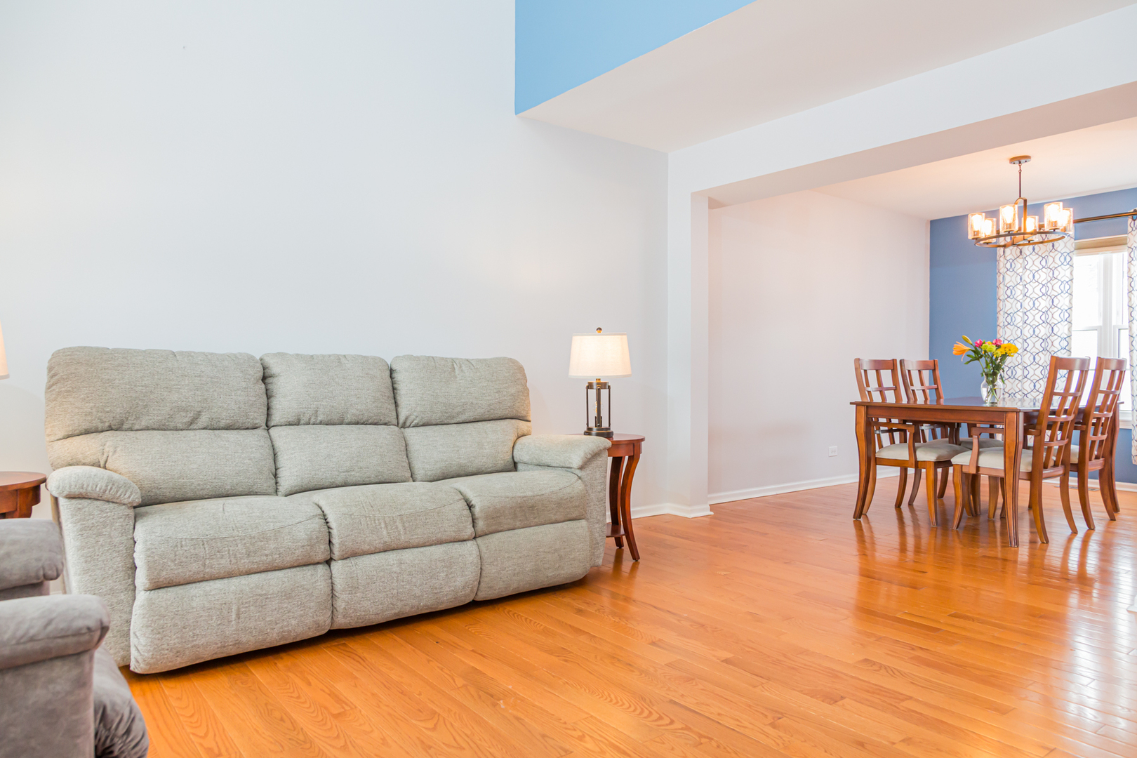 420 KNOLL CREST Drive, Bartlett, IL 60103