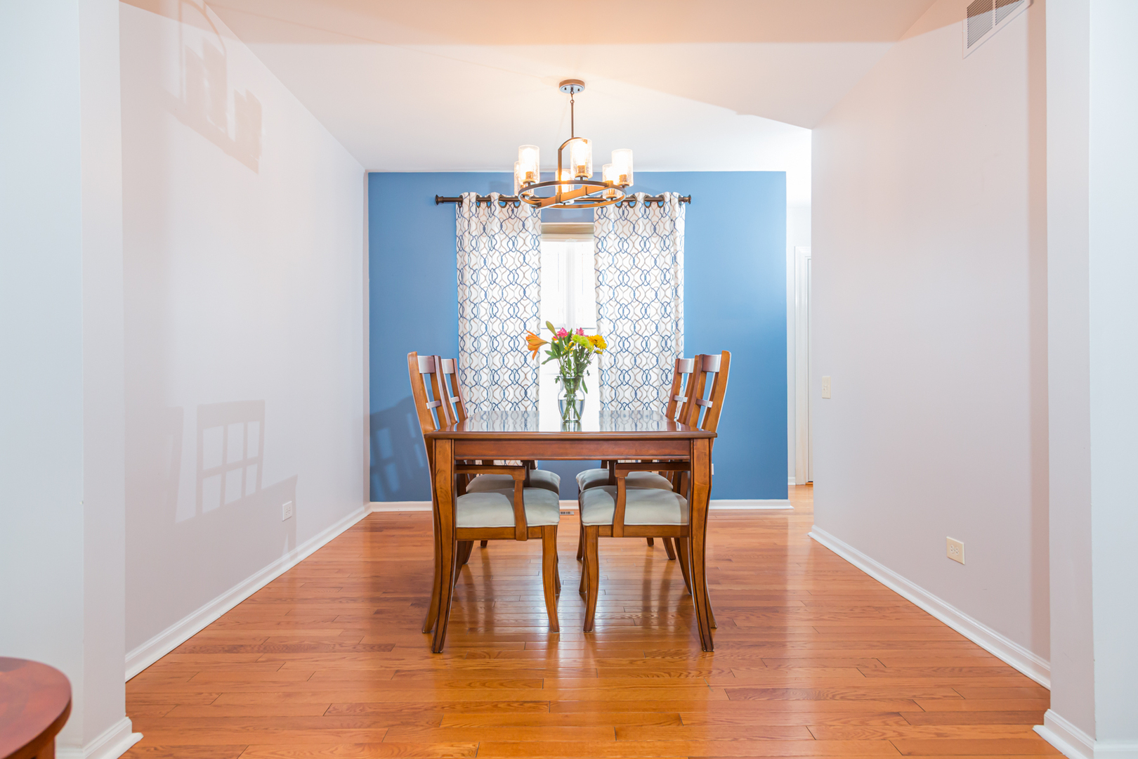 420 KNOLL CREST Drive, Bartlett, IL 60103