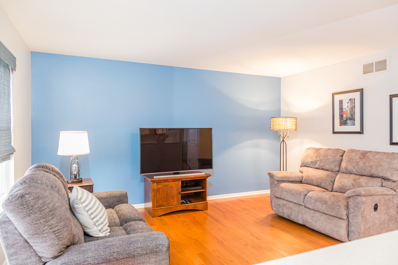 420 KNOLL CREST Drive, Bartlett, IL 60103