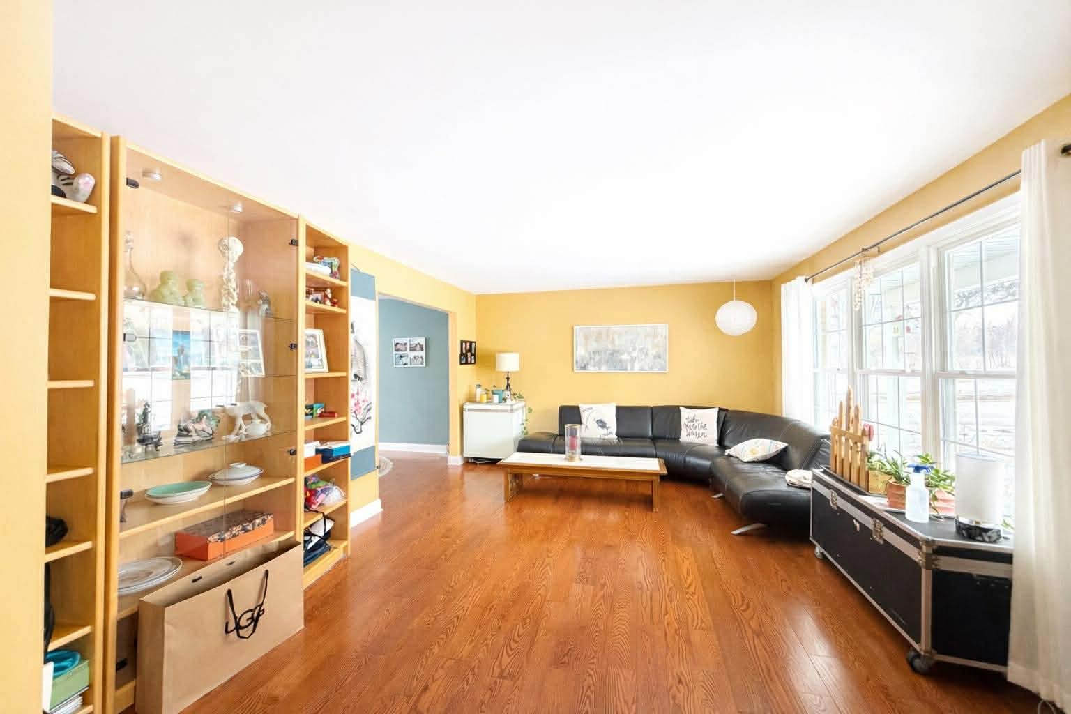 1557 Chickasaw Drive, Naperville, IL 60563