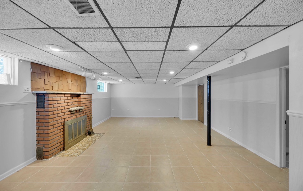 14233 S Wentworth Avenue, Riverdale, IL 60827