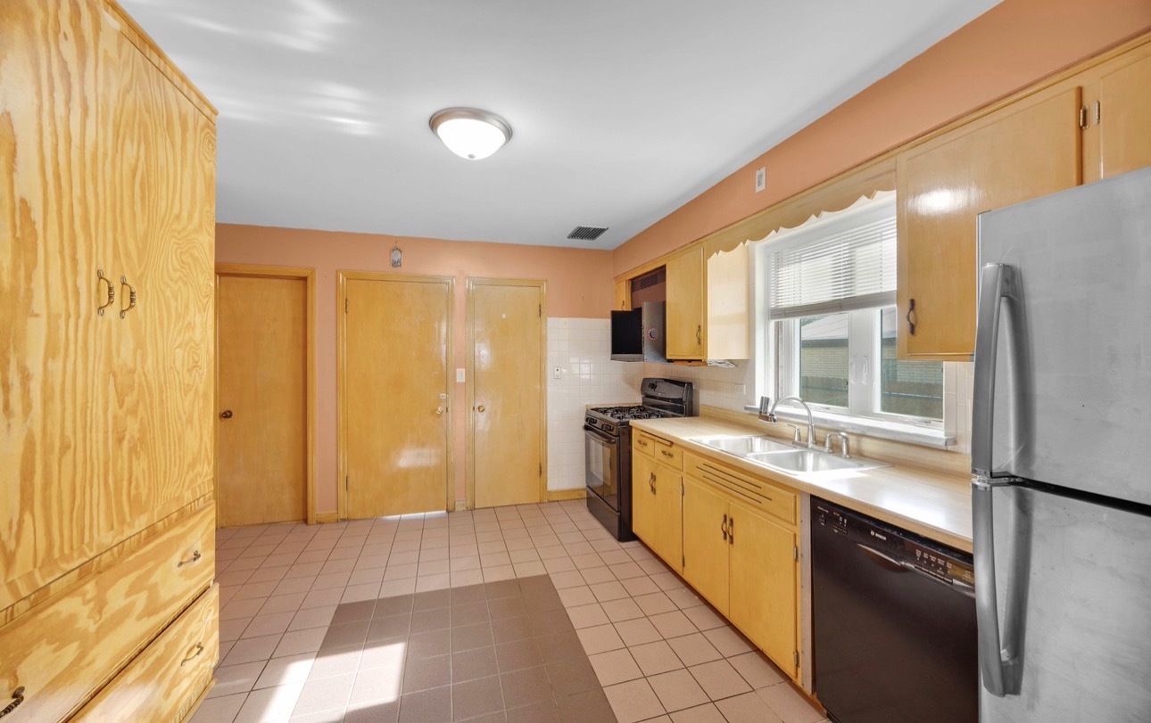 14233 S Wentworth Avenue, Riverdale, IL 60827