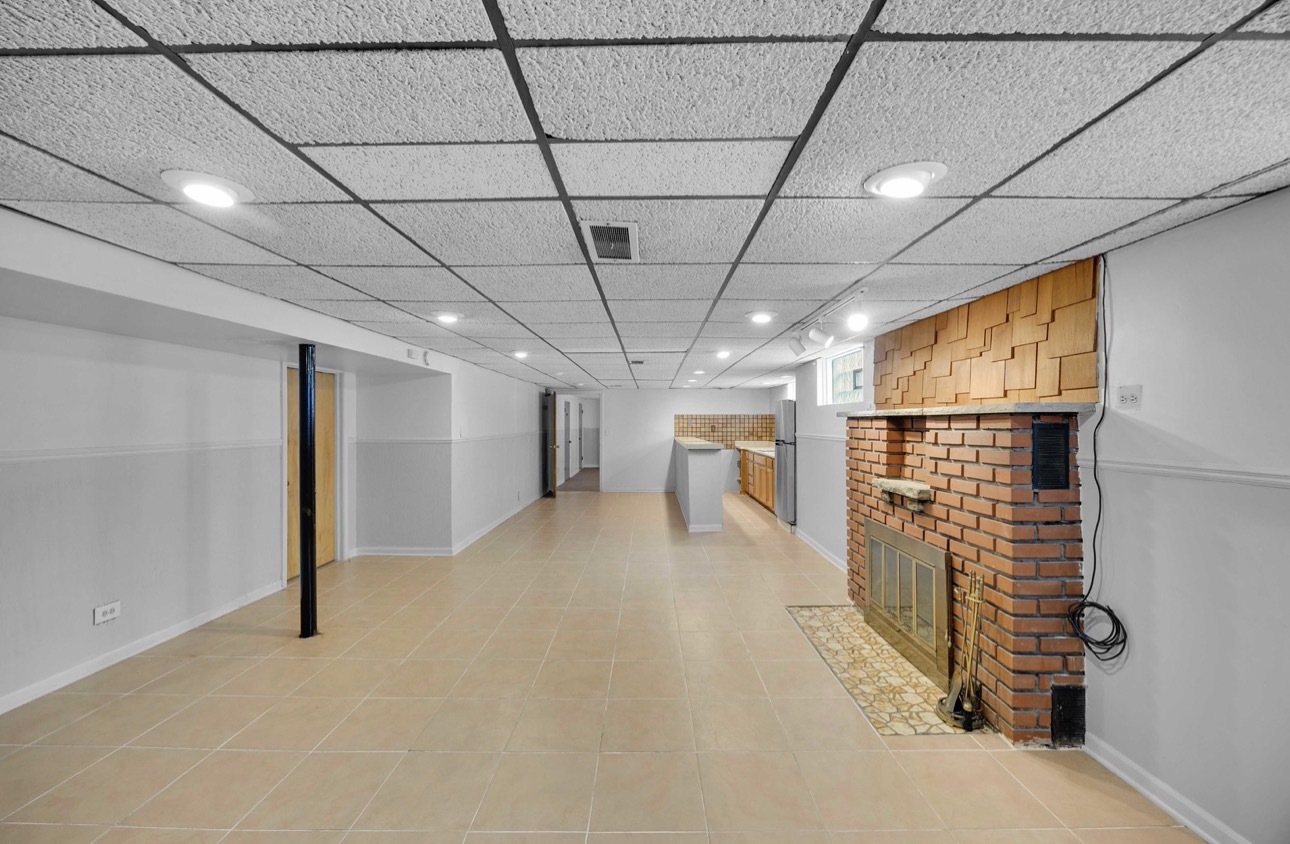 14233 S Wentworth Avenue, Riverdale, IL 60827