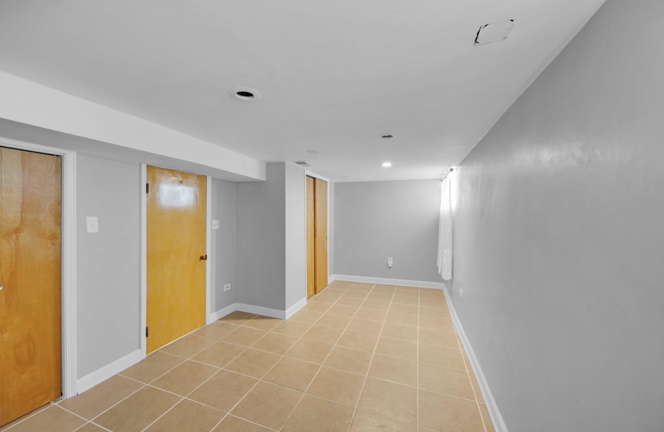 14233 S Wentworth Avenue, Riverdale, IL 60827