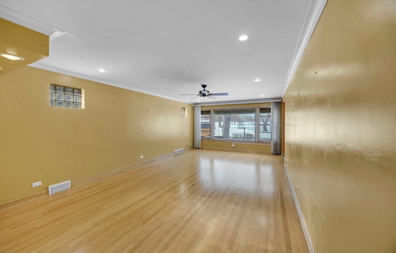 14233 S Wentworth Avenue, Riverdale, IL 60827