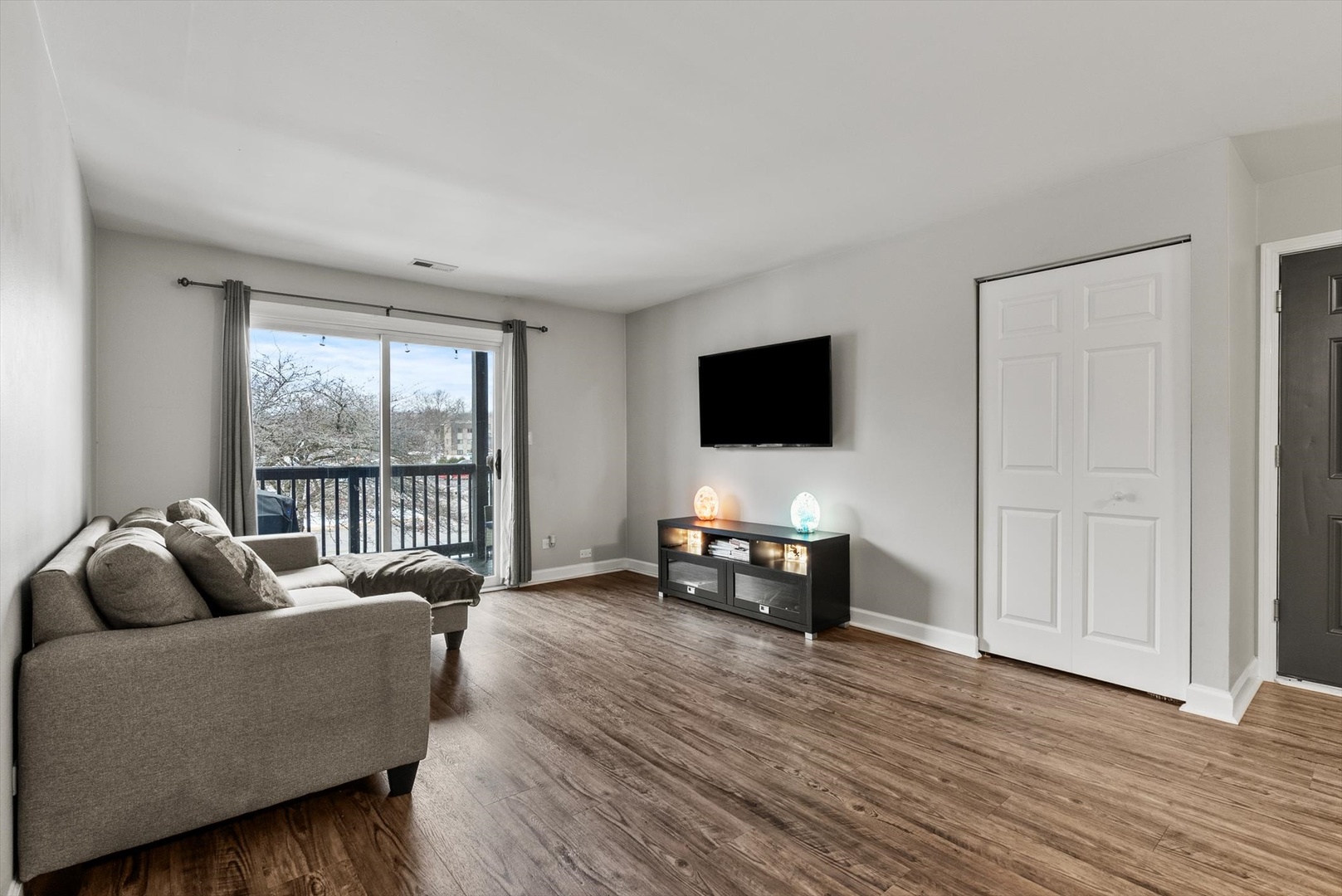 1426 Stonebridge Circle #K8, Wheaton, IL 60189