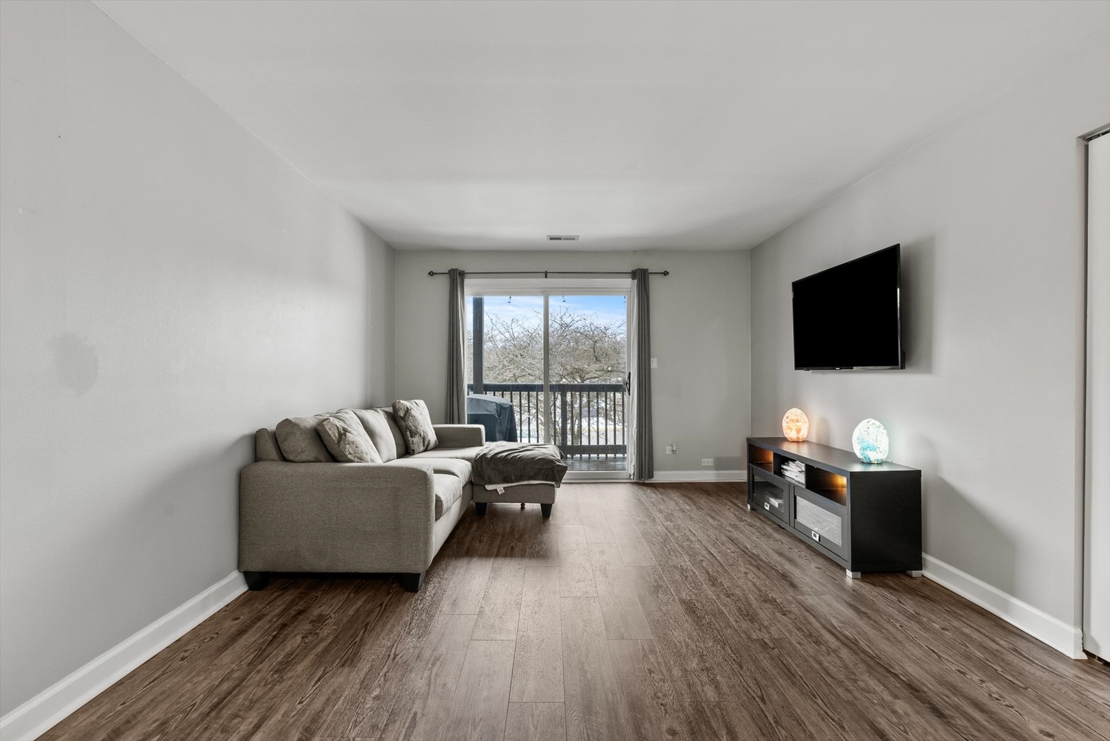 1426 Stonebridge Circle #K8, Wheaton, IL 60189