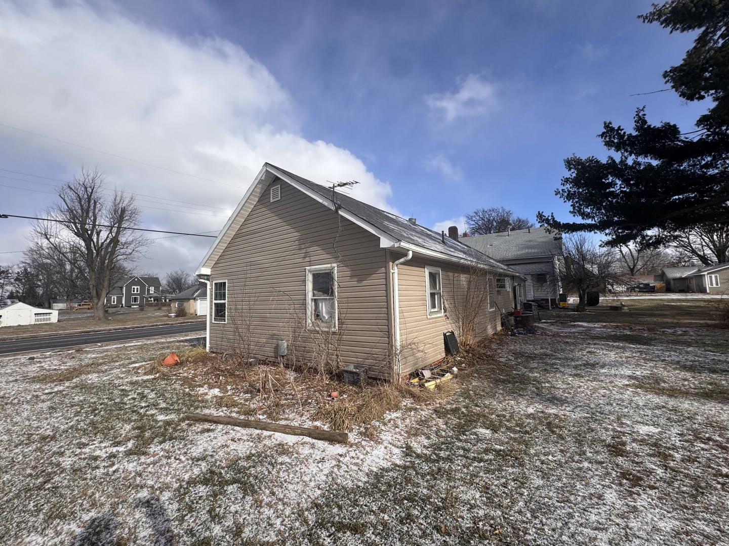 315 W Washington Street, Blandinsvile, IL 61420