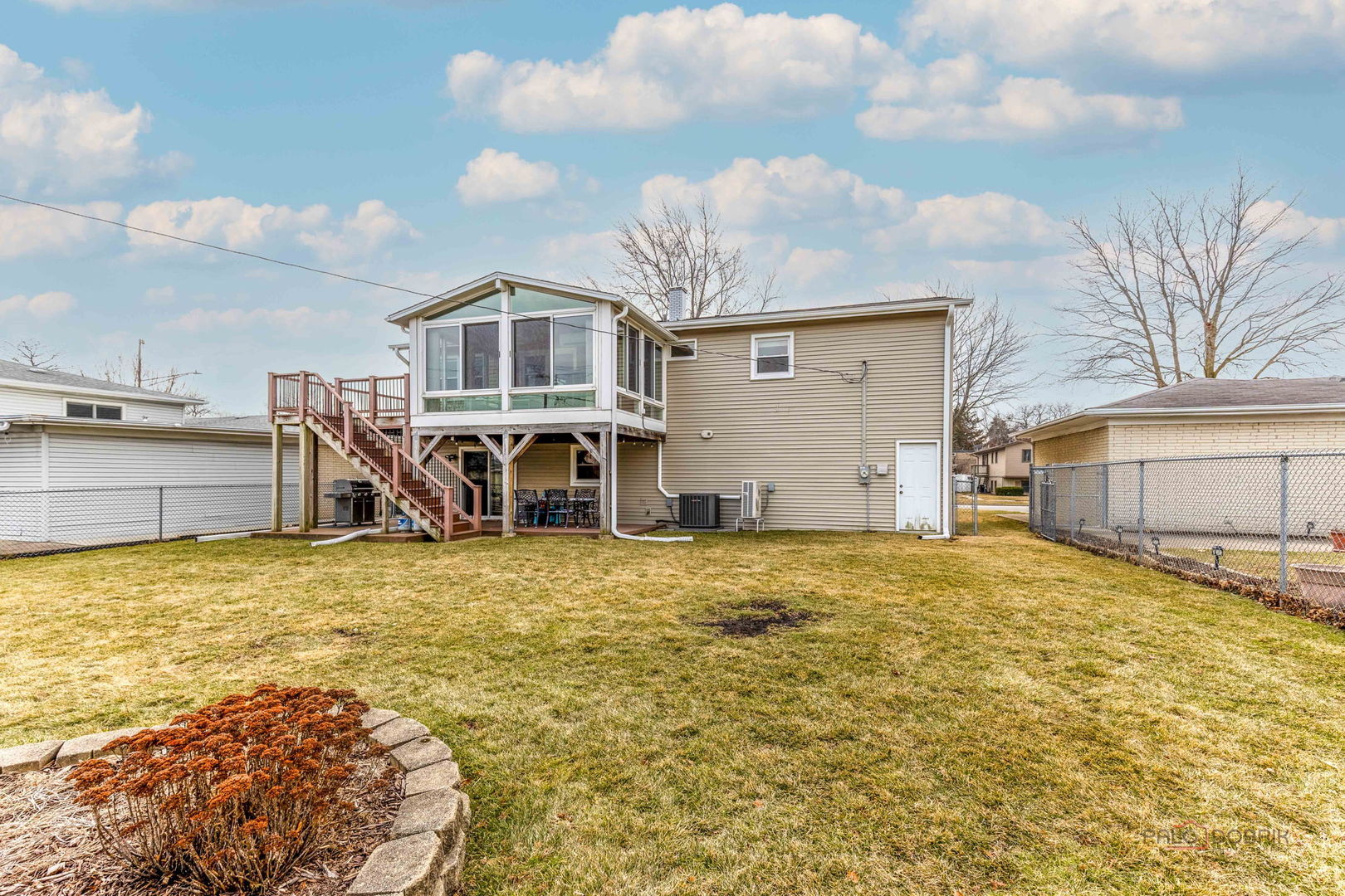 1802 W Pheasant Trail, Mount Prospect, IL 60056