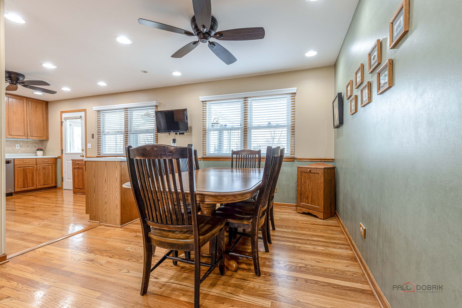 1802 W Pheasant Trail, Mount Prospect, IL 60056