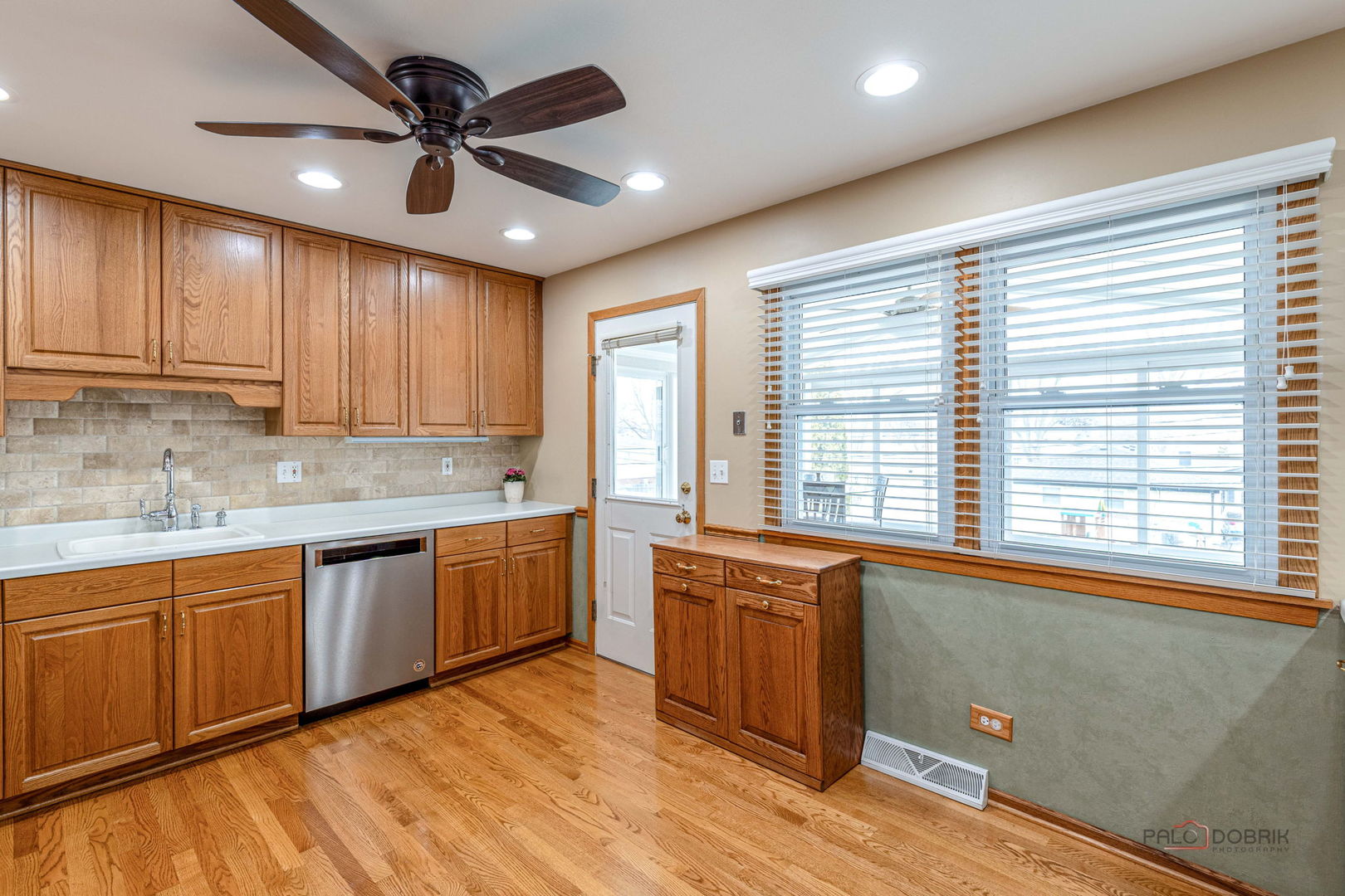 1802 W Pheasant Trail, Mount Prospect, IL 60056