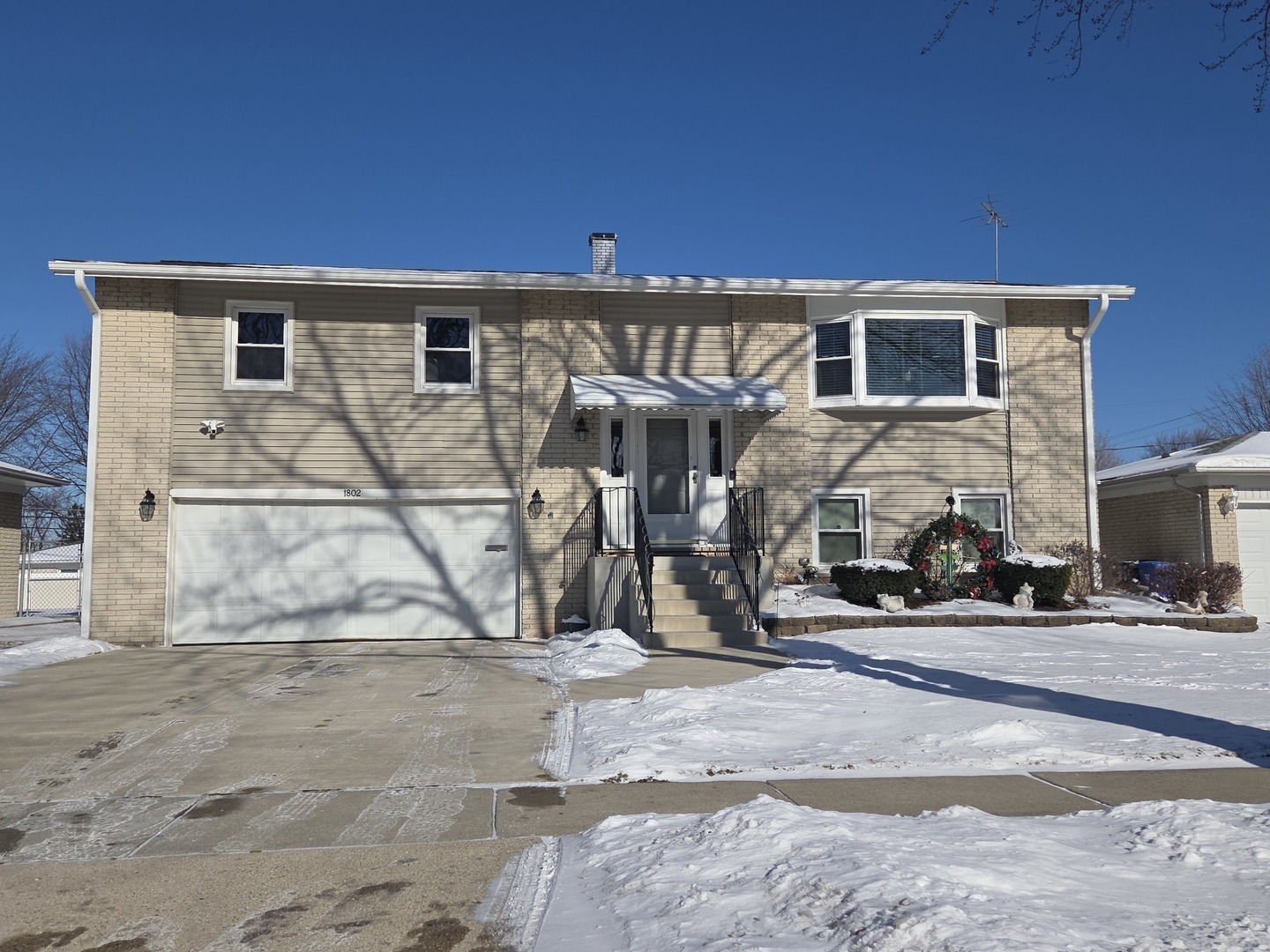 1802 W Pheasant Trail, Mount Prospect, IL 60056