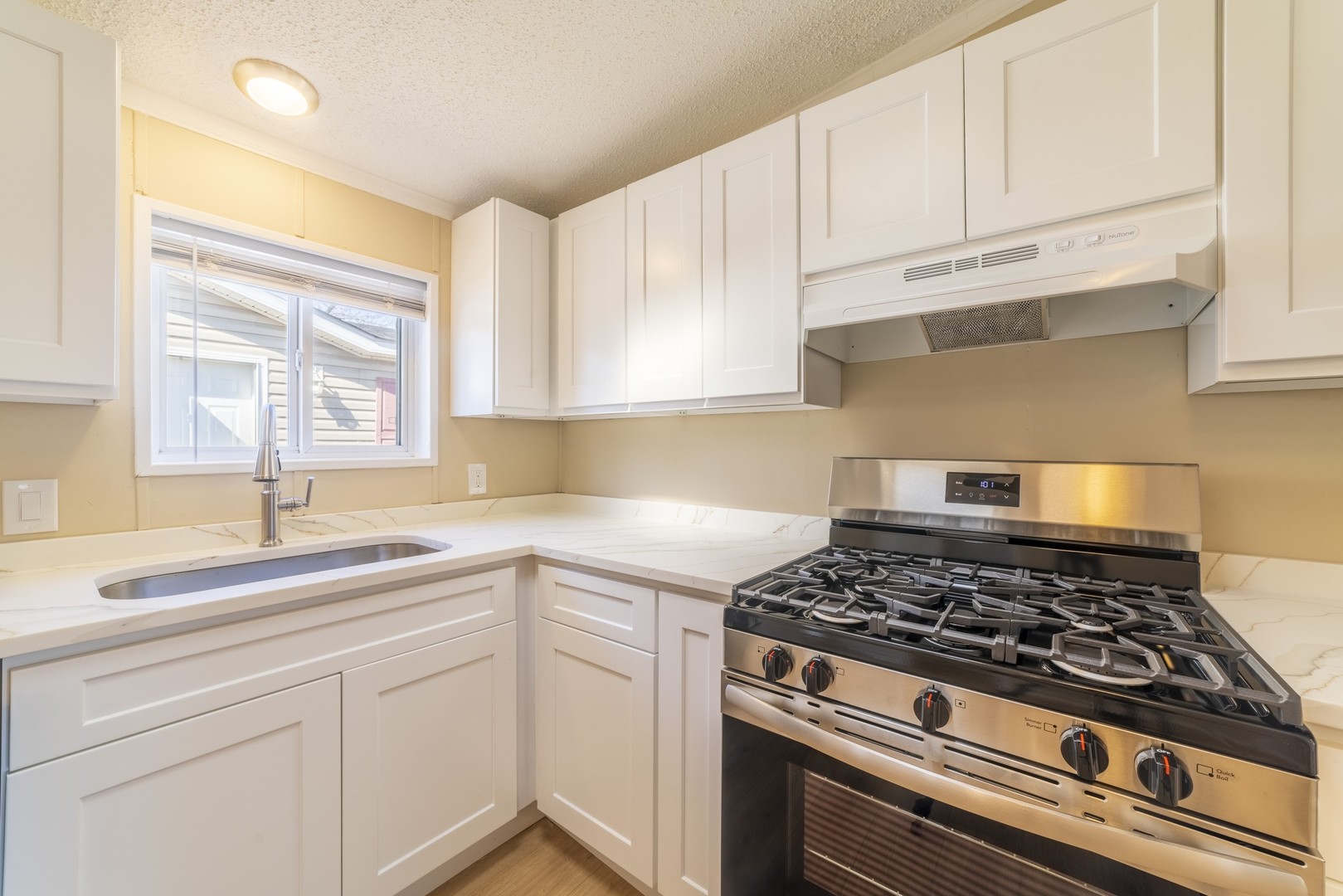 285 Park Lane, Sauk Village, IL 60411