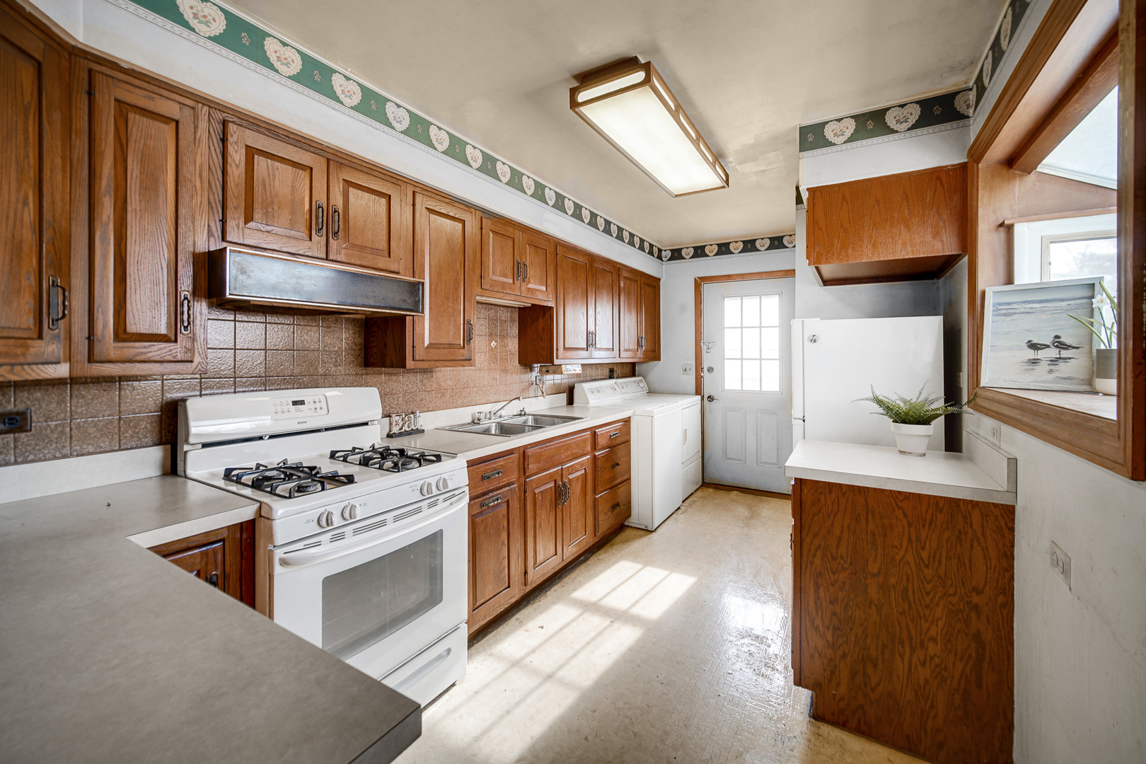 231 E Wayne Place, Wheeling, IL 60090