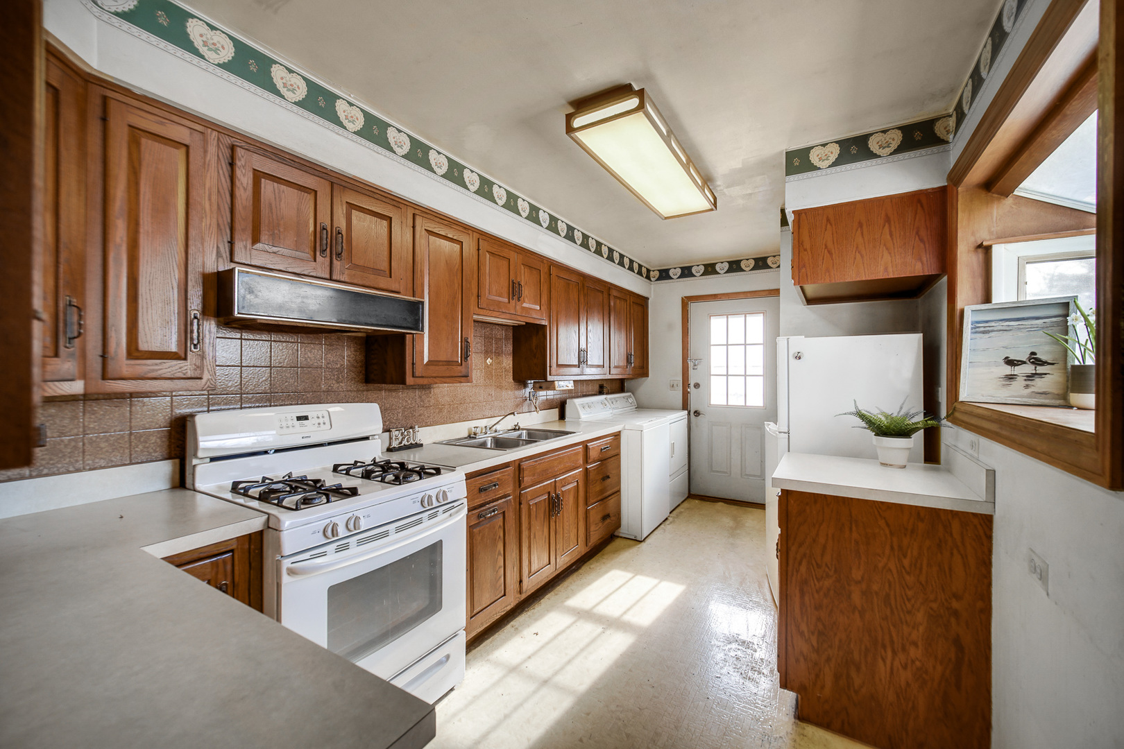 231 E Wayne Place, Wheeling, IL 60090