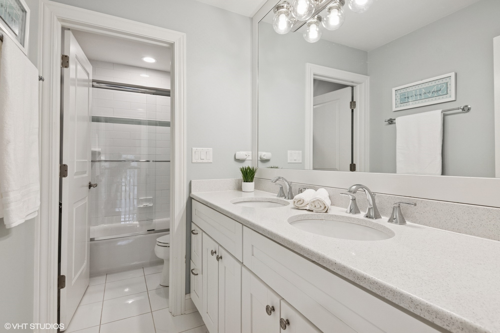 374 N Myrtle Avenue, Elmhurst, IL 60126