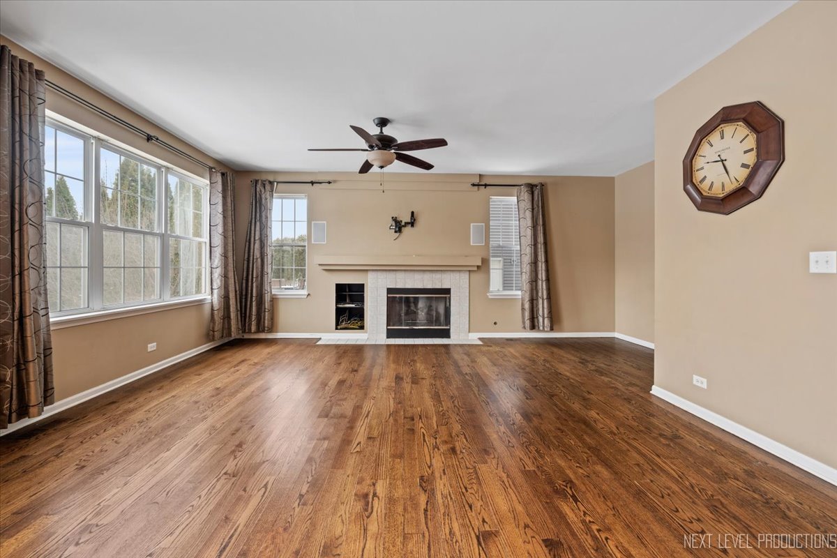 706 Versailles Parkway, Oswego, IL 60543