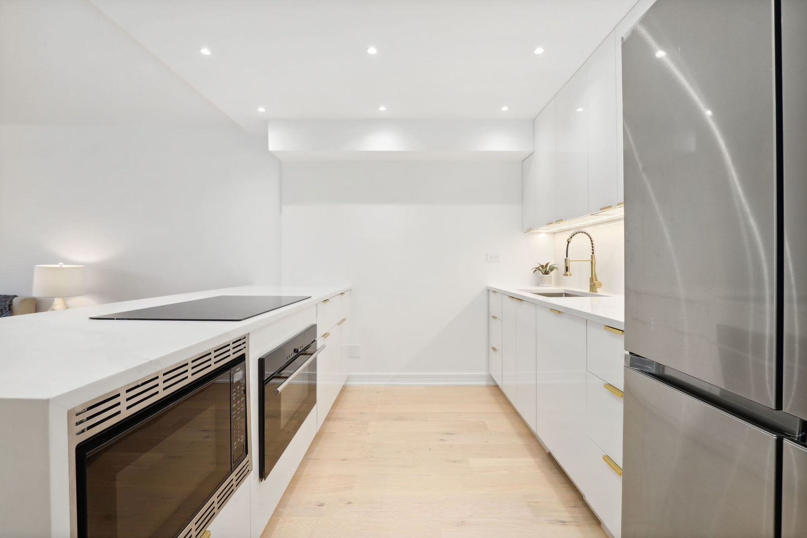 1560 N Sandburg Terrace #706J, Chicago, IL 60610