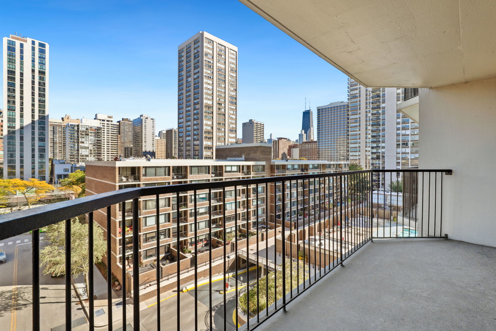 1560 N Sandburg Terrace #706J, Chicago, IL 60610