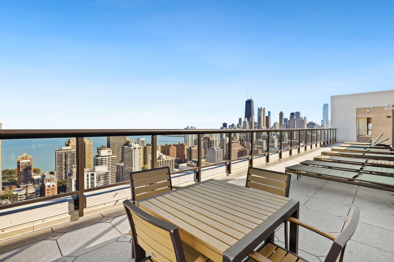 1560 N Sandburg Terrace #706J, Chicago, IL 60610