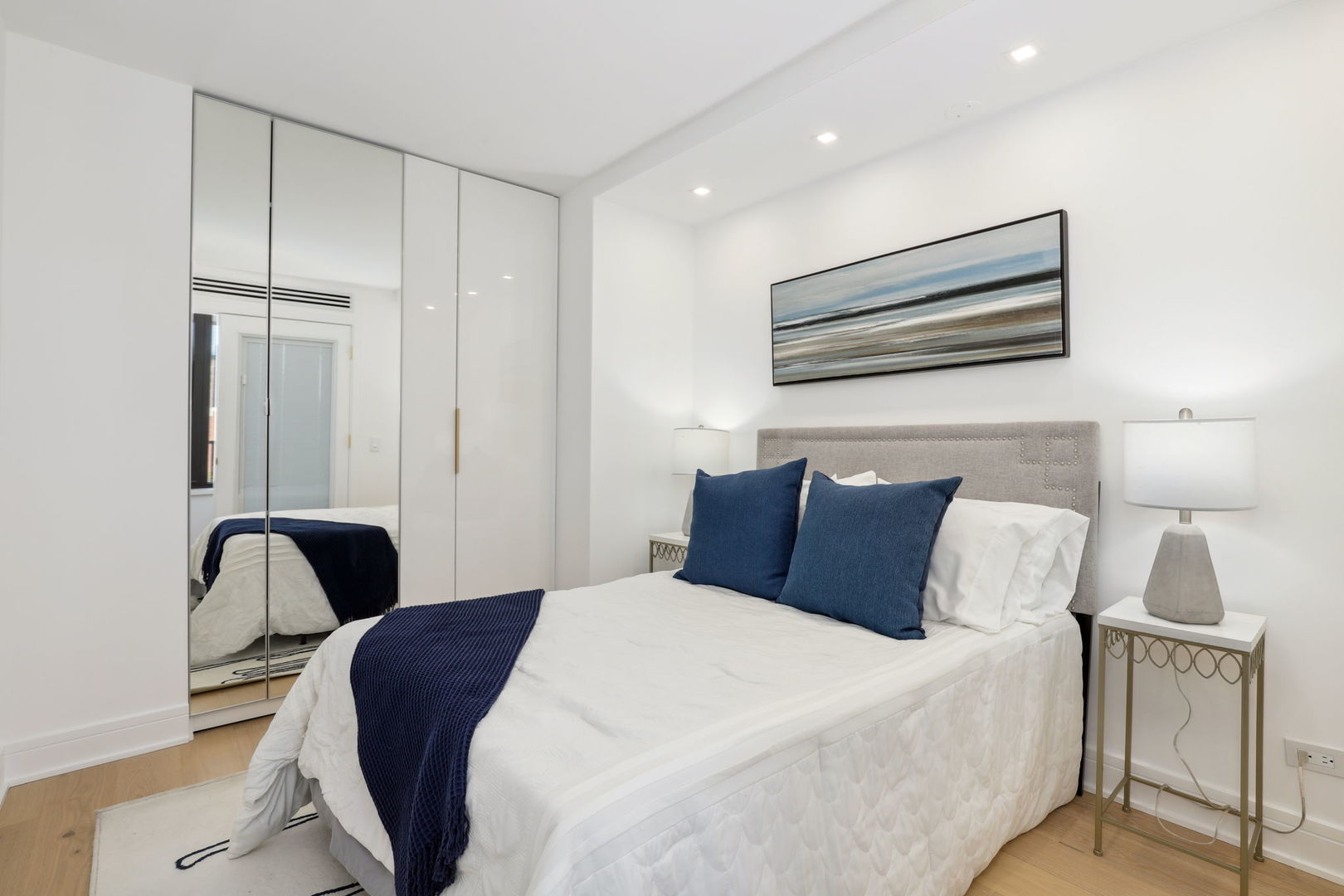 1560 N Sandburg Terrace #706J, Chicago, IL 60610