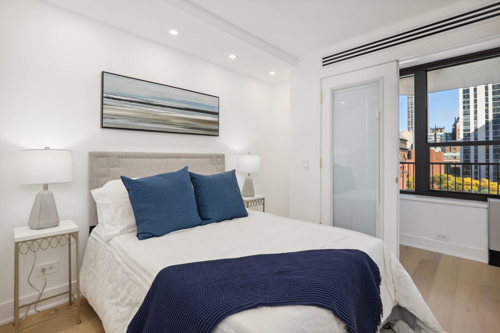 1560 N Sandburg Terrace #706J, Chicago, IL 60610