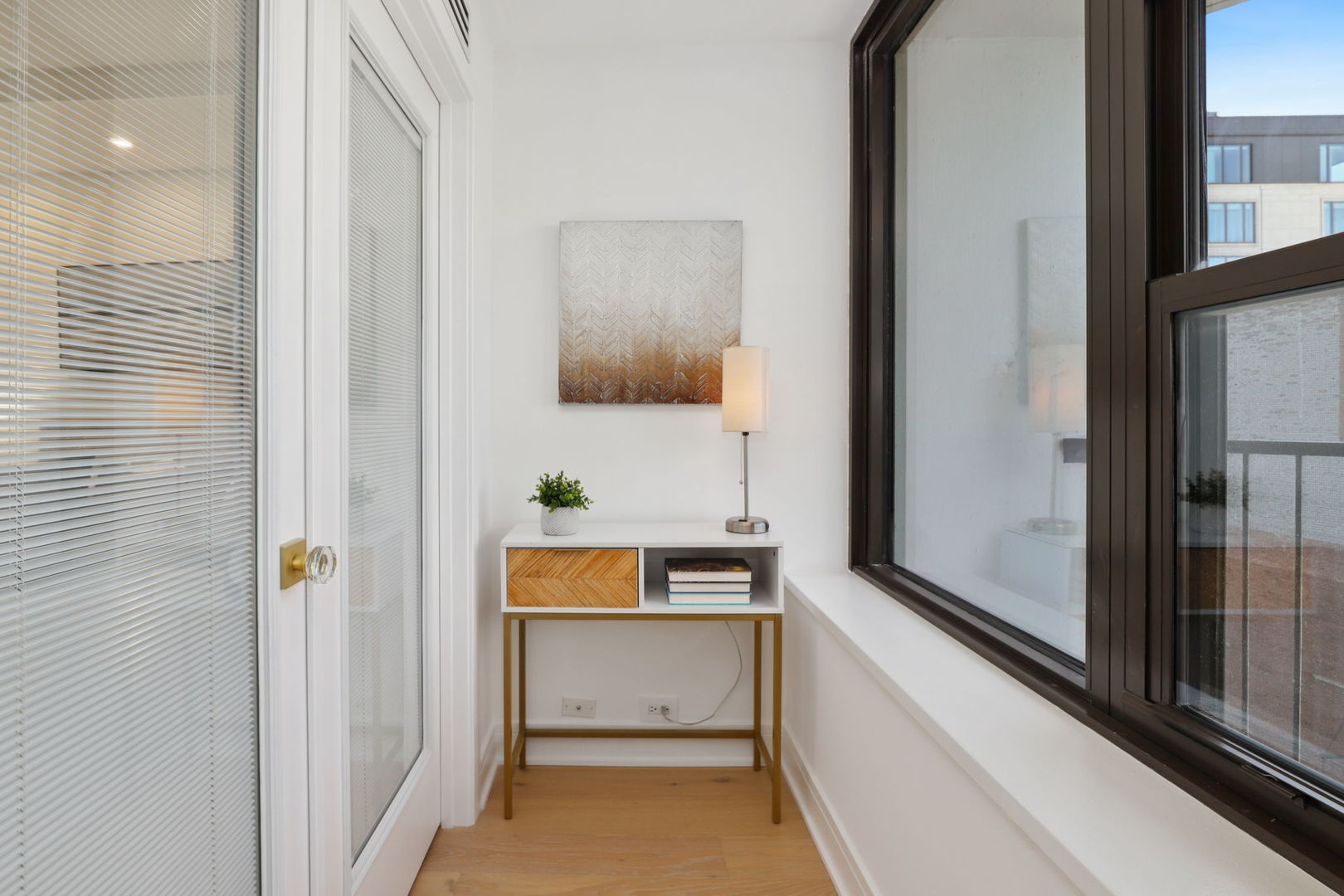 1560 N Sandburg Terrace #706J, Chicago, IL 60610