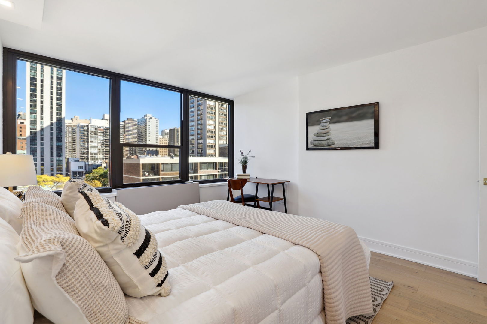 1560 N Sandburg Terrace #706J, Chicago, IL 60610