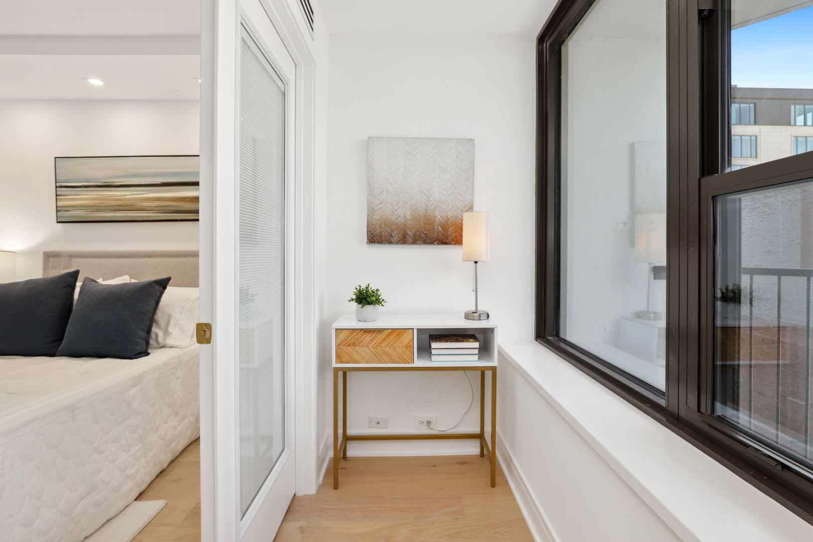 1560 N Sandburg Terrace #706J, Chicago, IL 60610