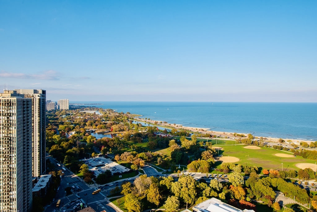 1560 N Sandburg Terrace #706J, Chicago, IL 60610