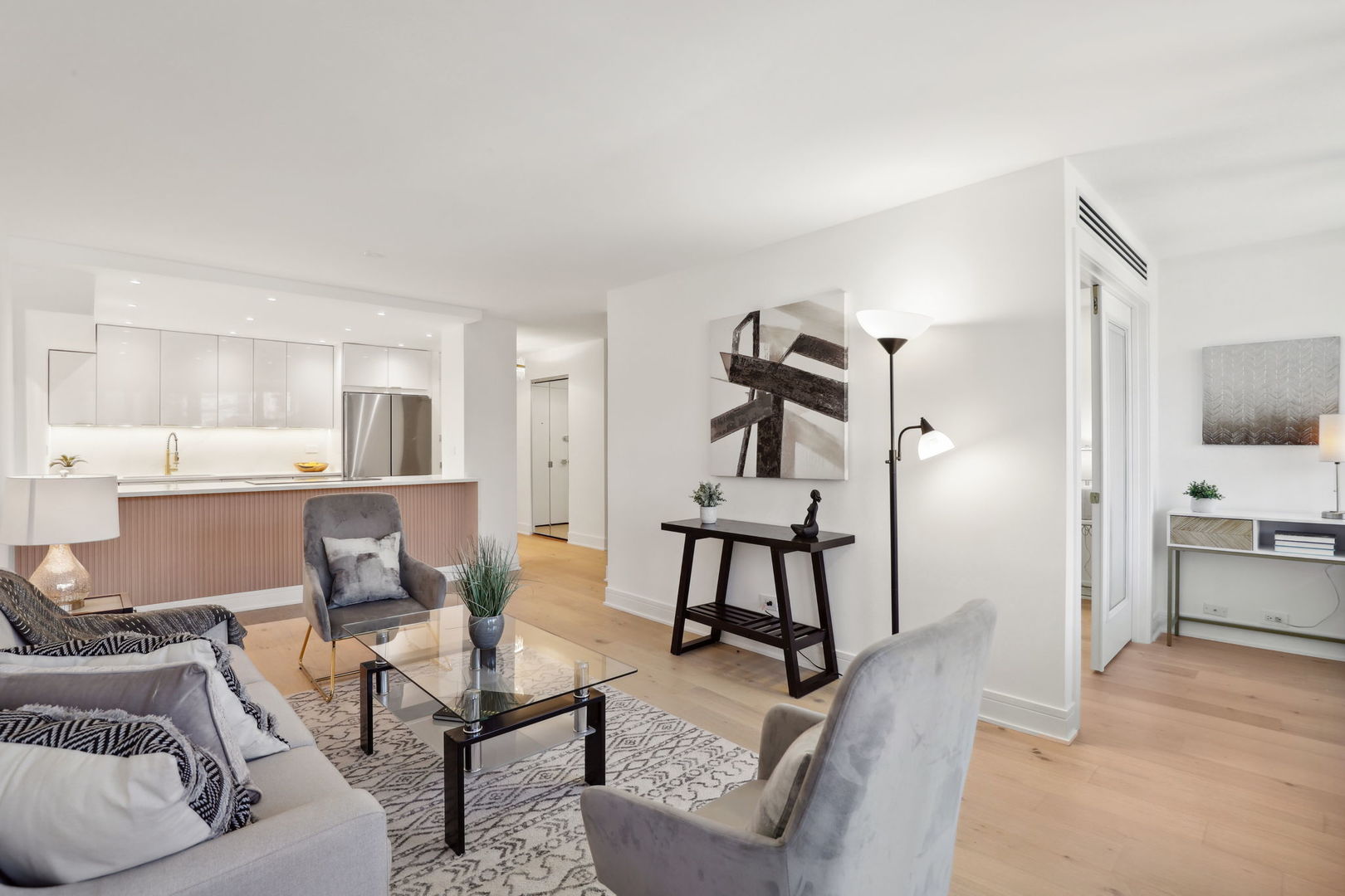 1560 N Sandburg Terrace #706J, Chicago, IL 60610