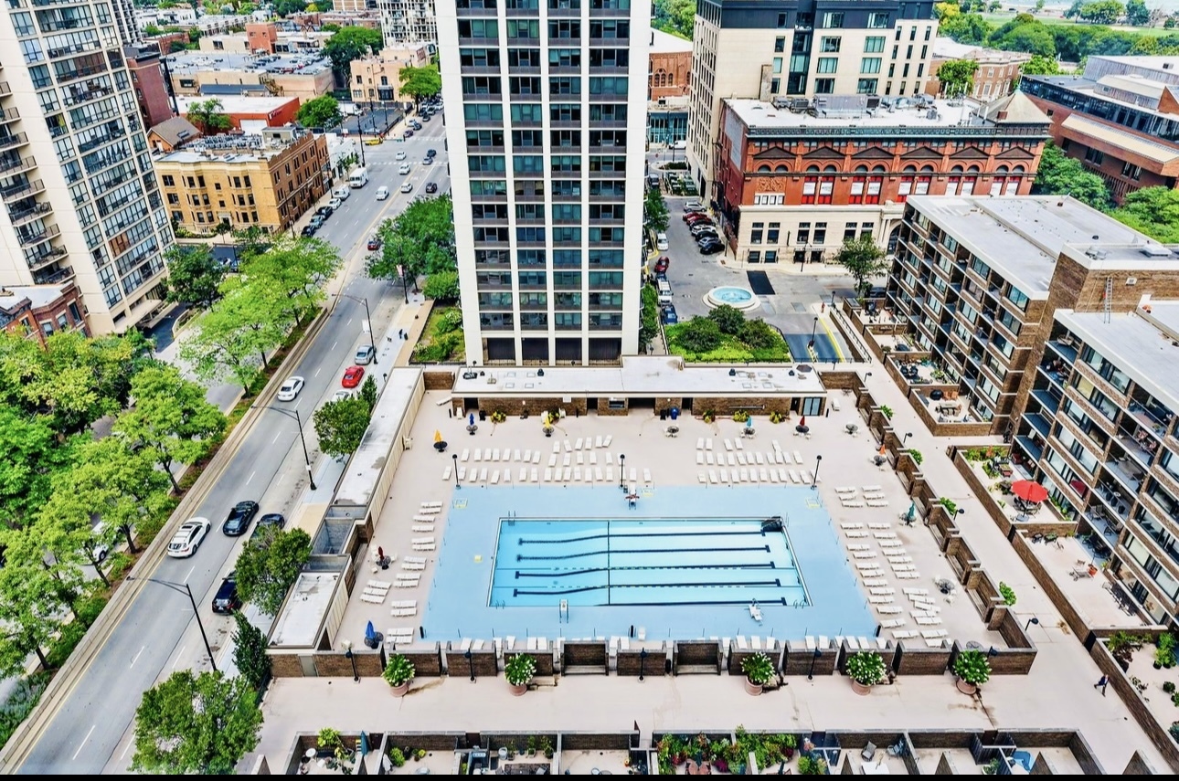 1560 N Sandburg Terrace #706J, Chicago, IL 60610