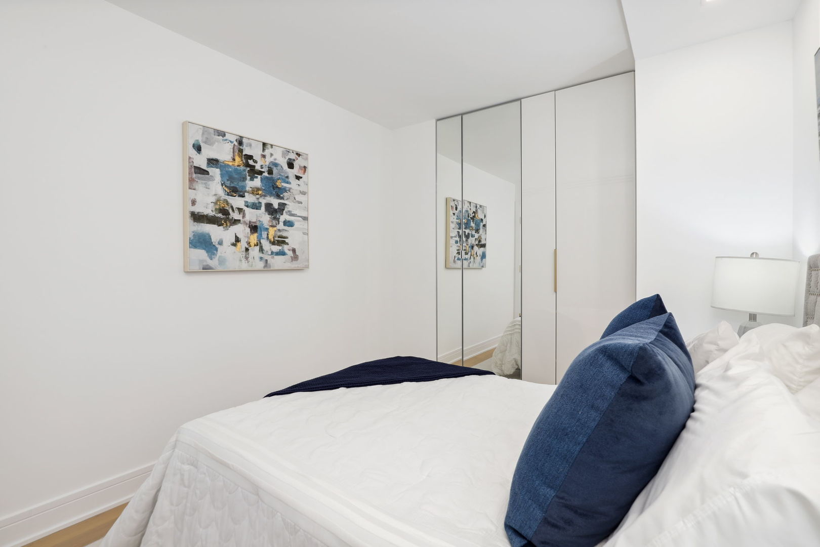 1560 N Sandburg Terrace #706J, Chicago, IL 60610