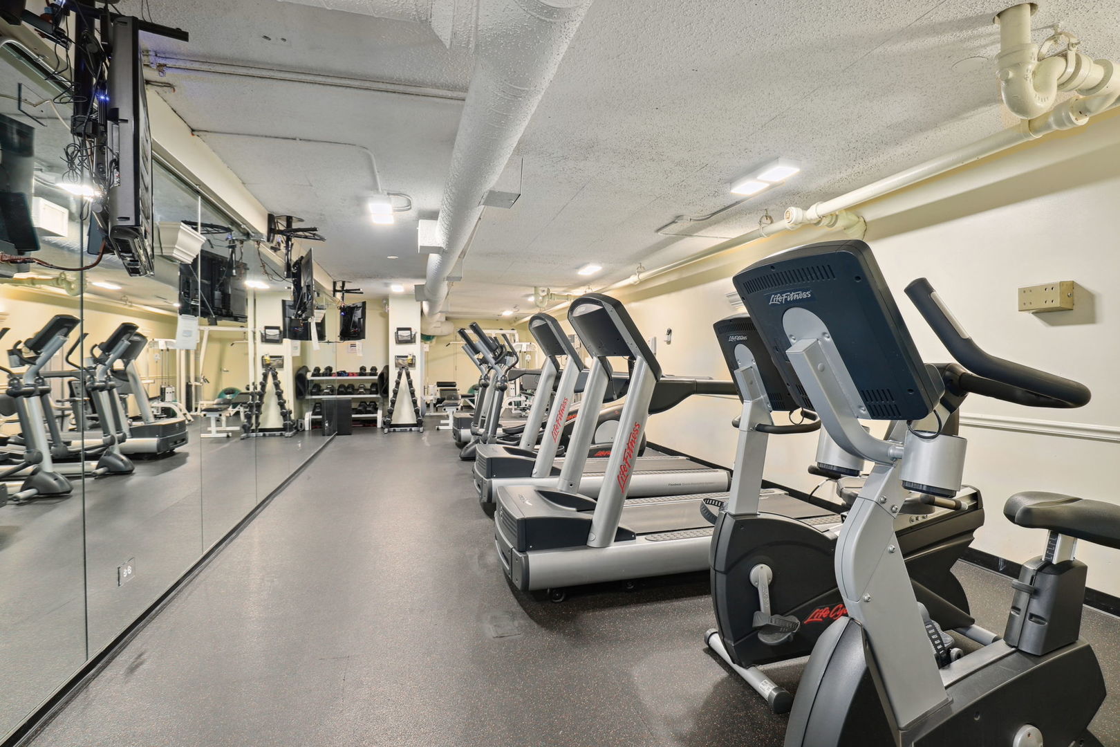 1560 N Sandburg Terrace #706J, Chicago, IL 60610