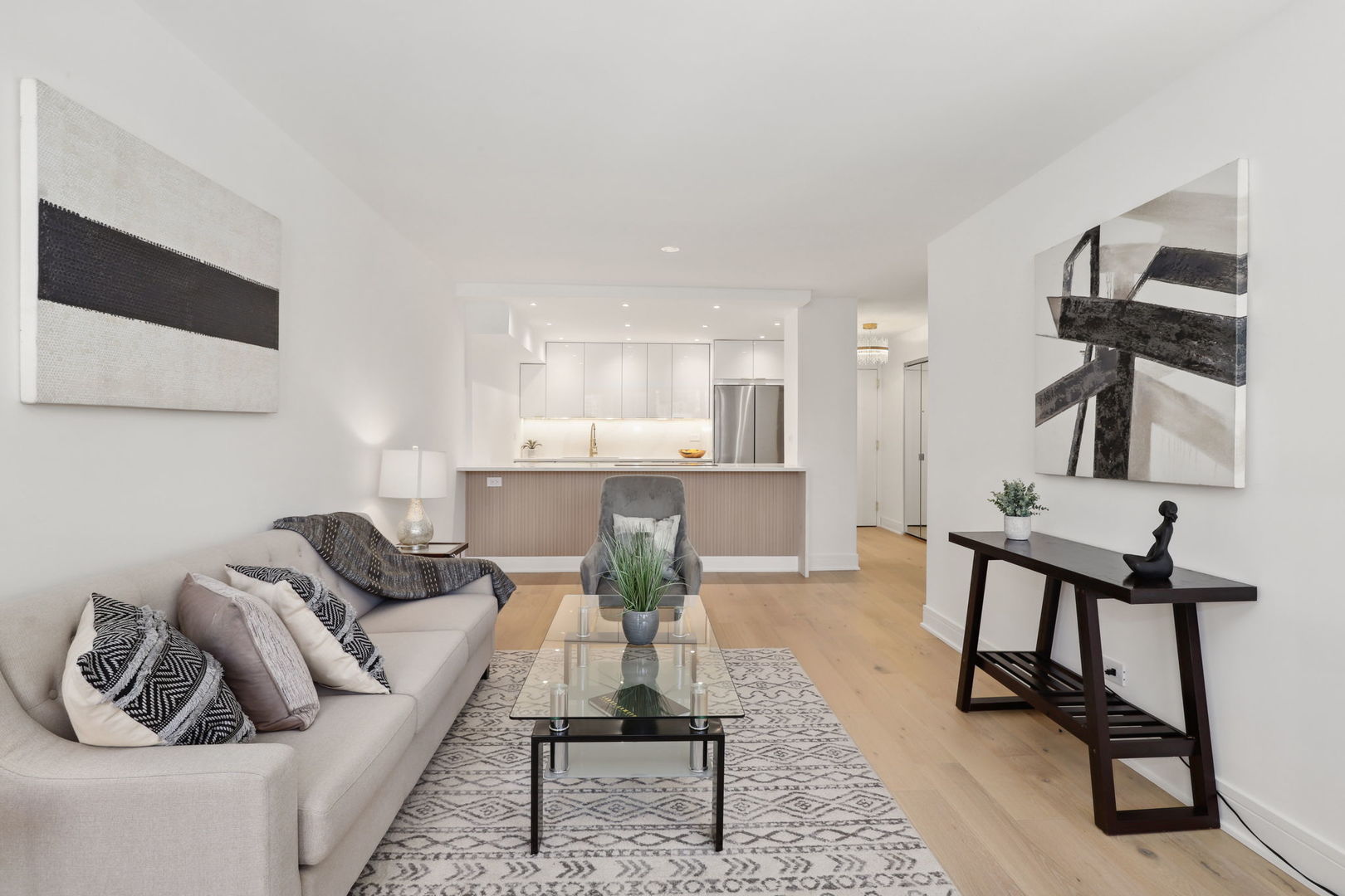 1560 N Sandburg Terrace #706J, Chicago, IL 60610