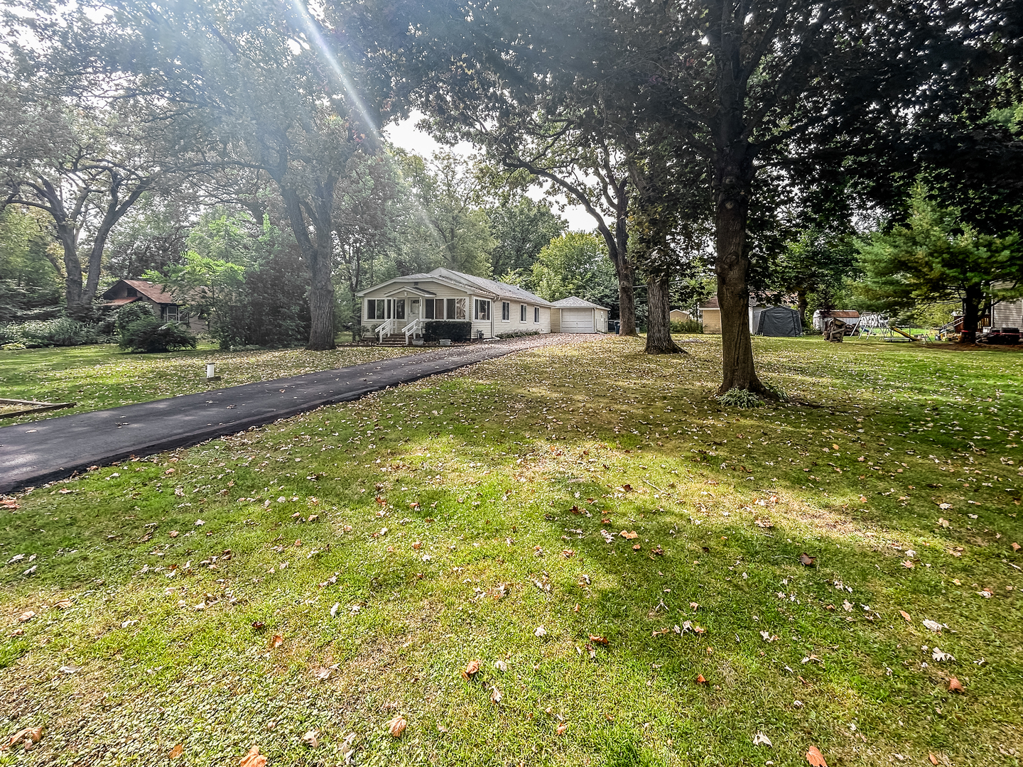 27692 N OAK Street, Island Lake, IL 60042