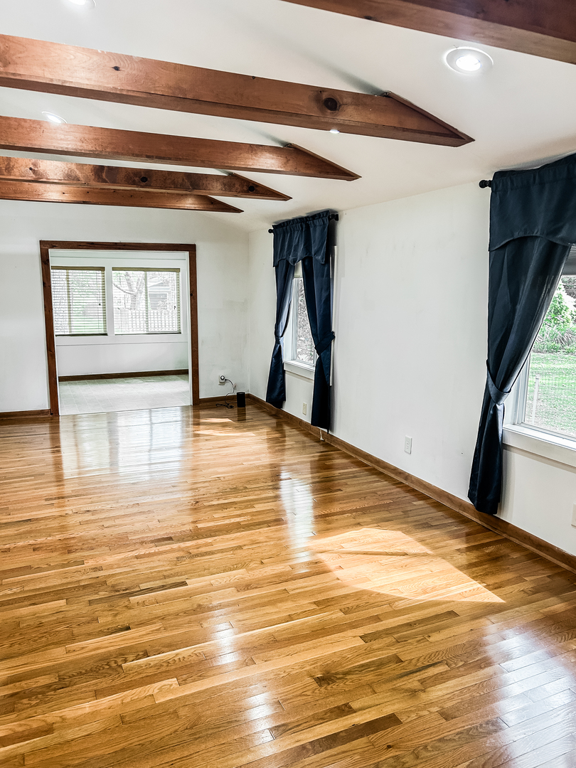 27692 N OAK Street, Island Lake, IL 60042