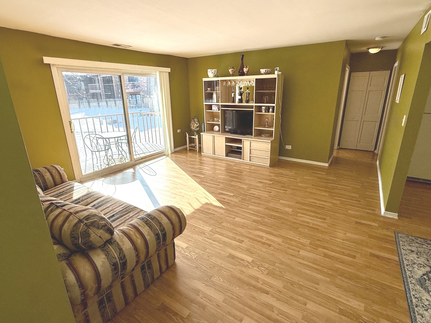 631 Derry Court #2C, Schaumburg, IL 60193