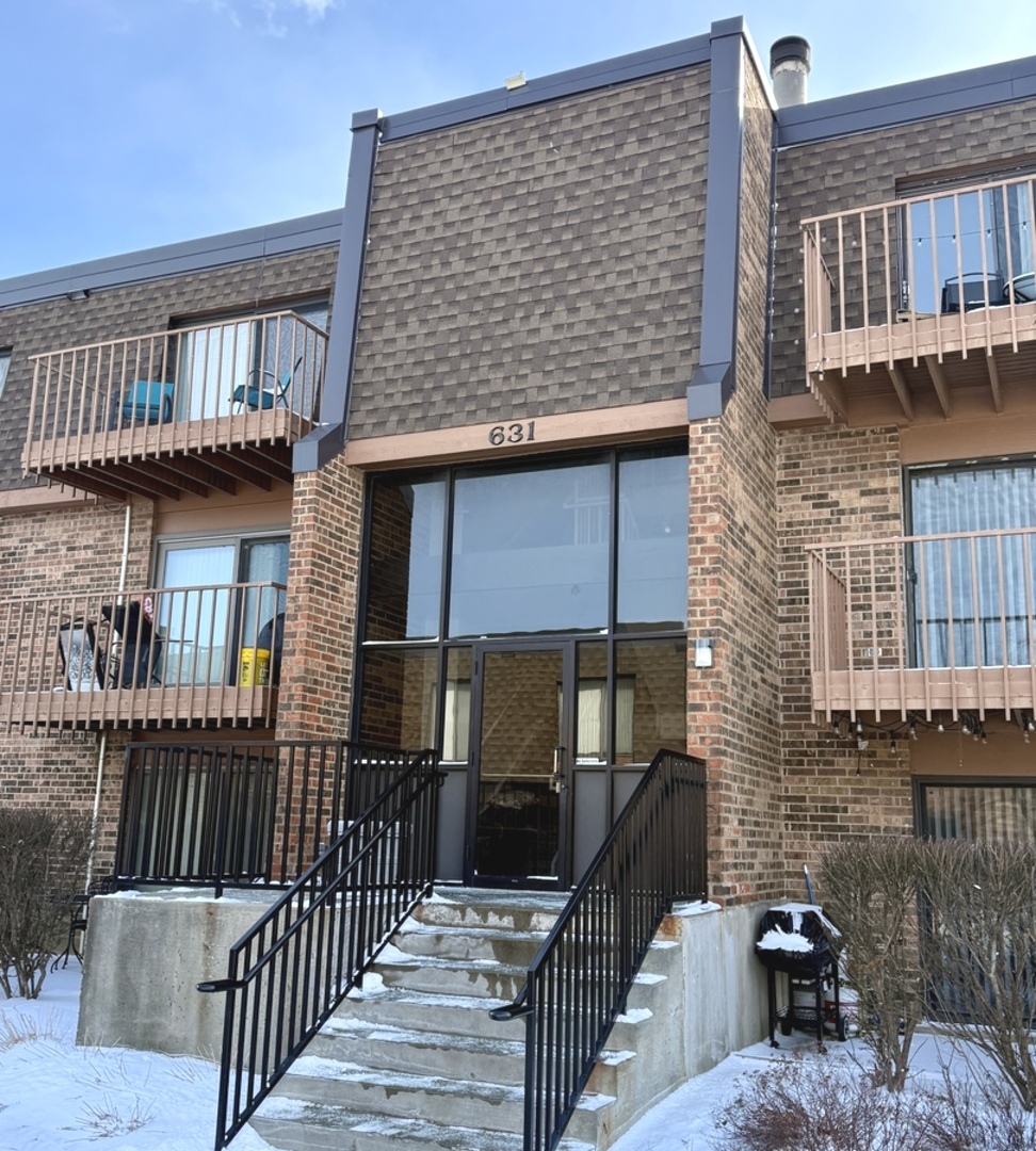 631 Derry Court #2C, Schaumburg, IL 60193