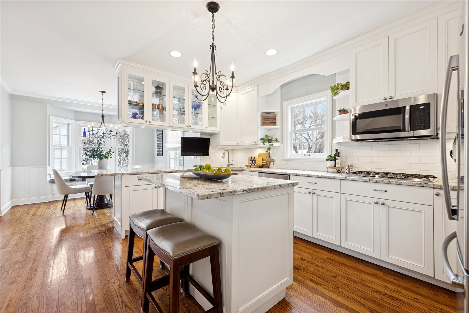 254 W Claremont Street, Elmhurst, IL 60126