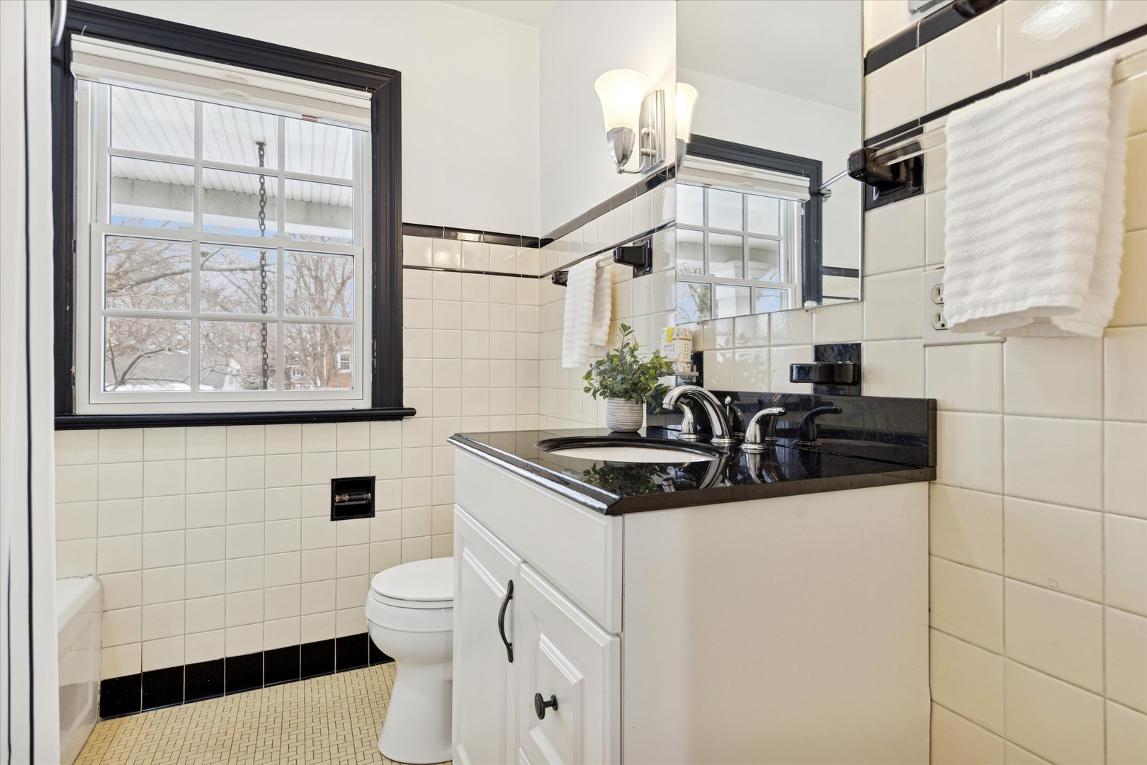 254 W Claremont Street, Elmhurst, IL 60126