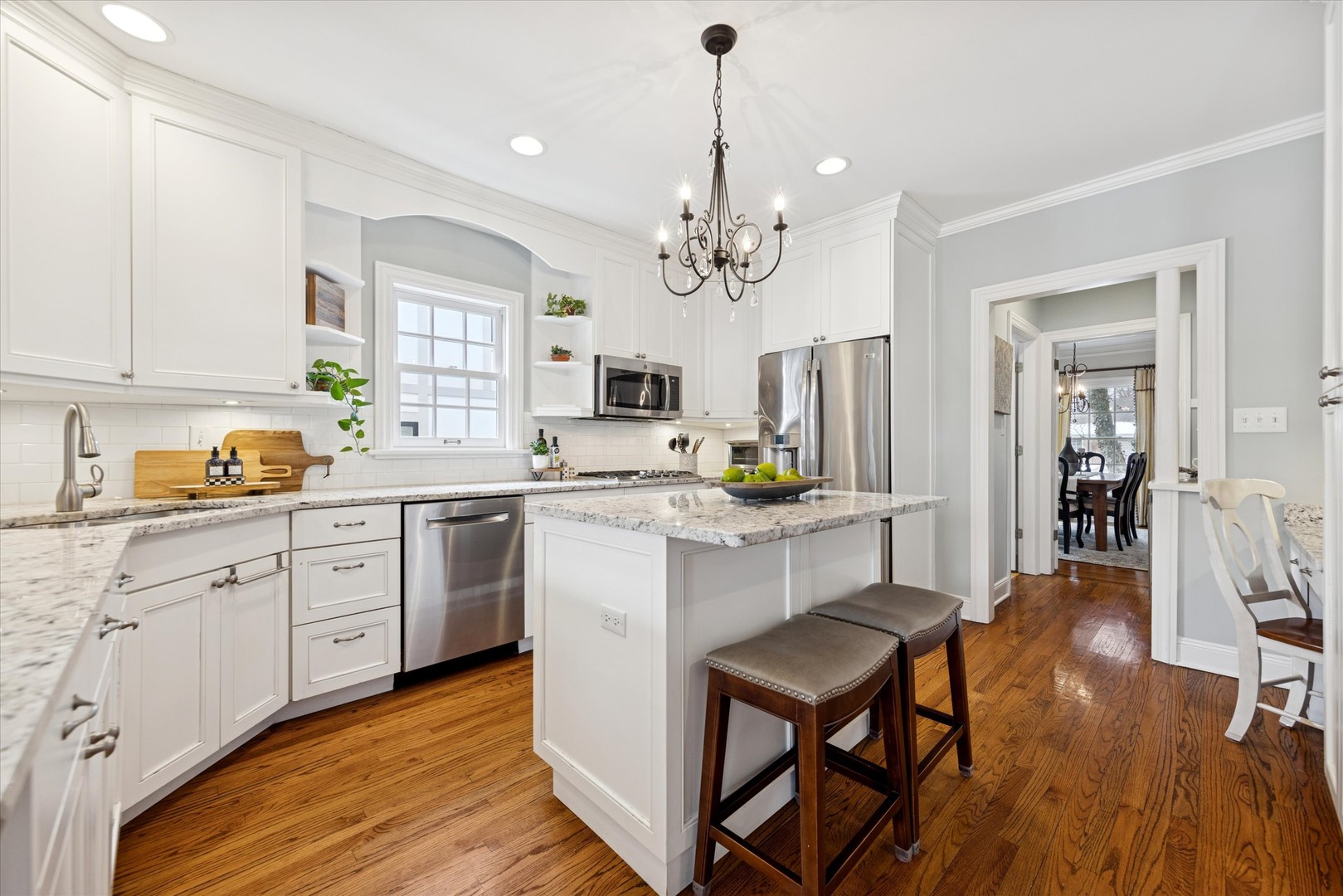 254 W Claremont Street, Elmhurst, IL 60126