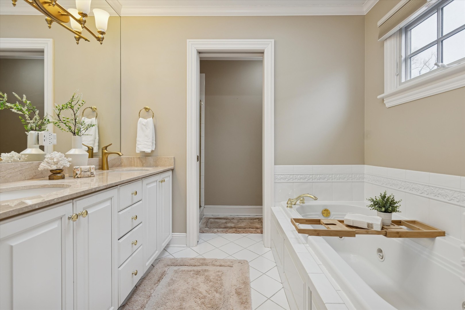 254 W Claremont Street, Elmhurst, IL 60126