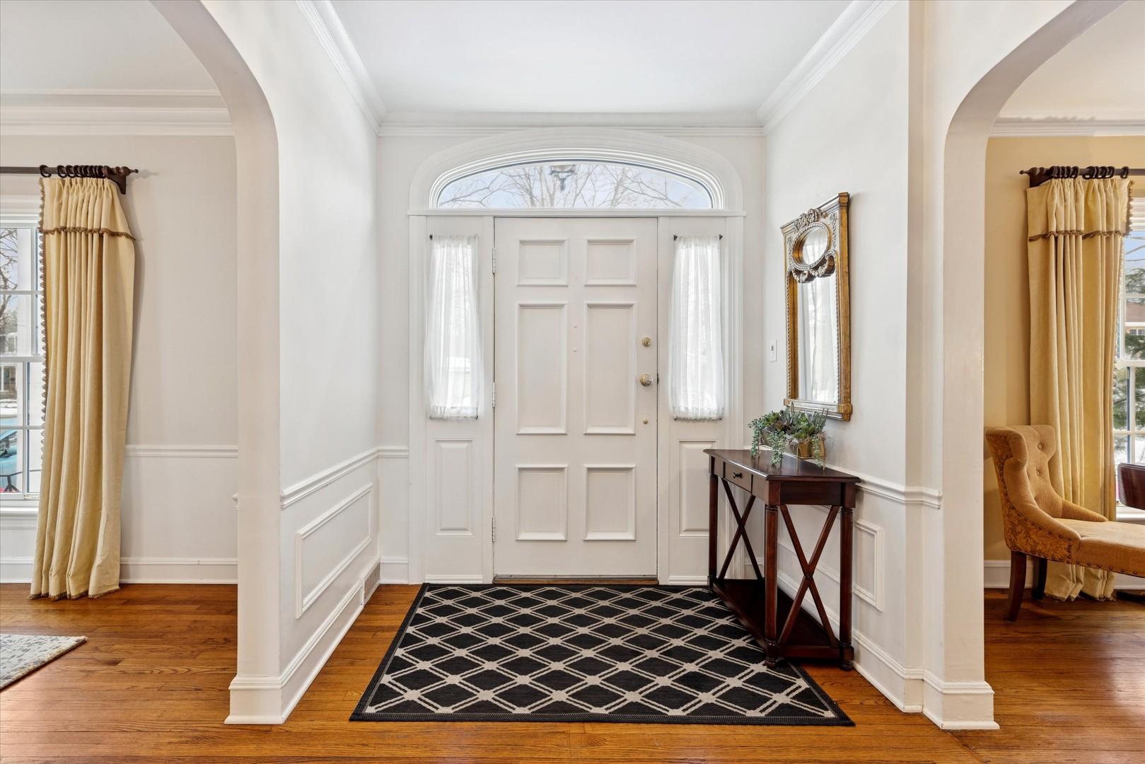 254 W Claremont Street, Elmhurst, IL 60126