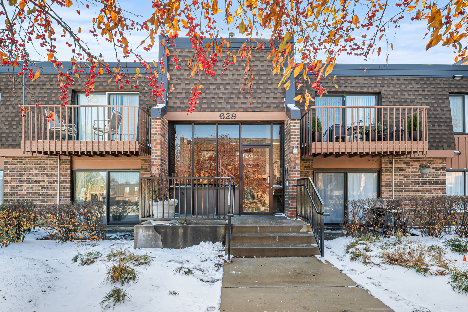 629 Derry Court #1A, Schaumburg, IL 60193