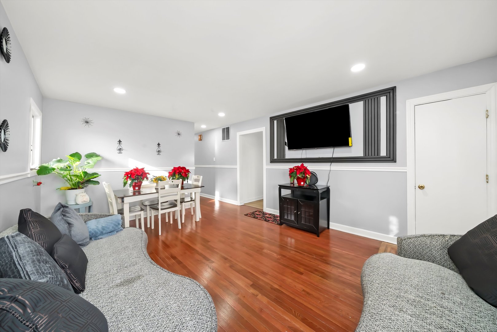 7852 Neenah Avenue, Burbank, IL 60459