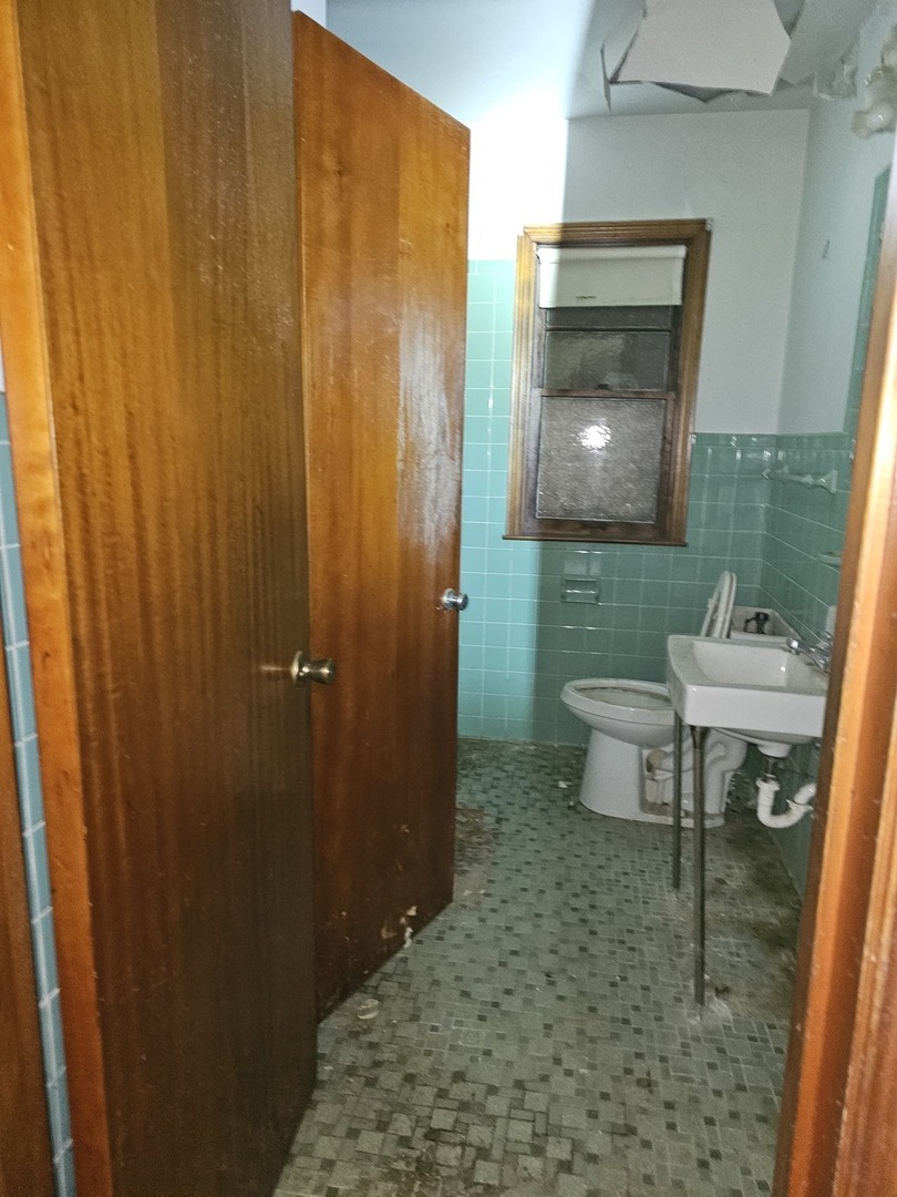 512 156th Place, Calumet City, IL 60409