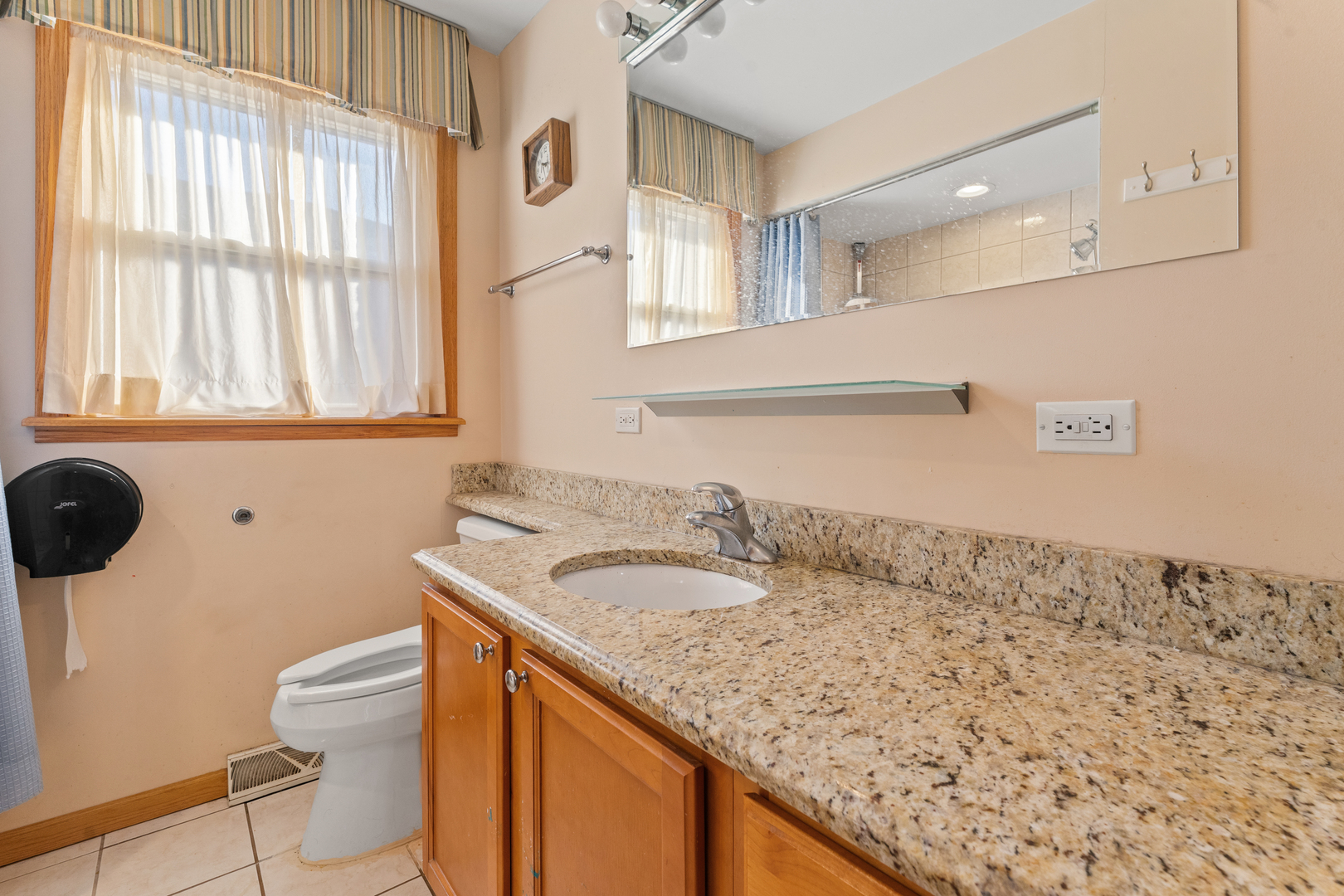 4855 N Sayre Avenue, Chicago, IL 60656