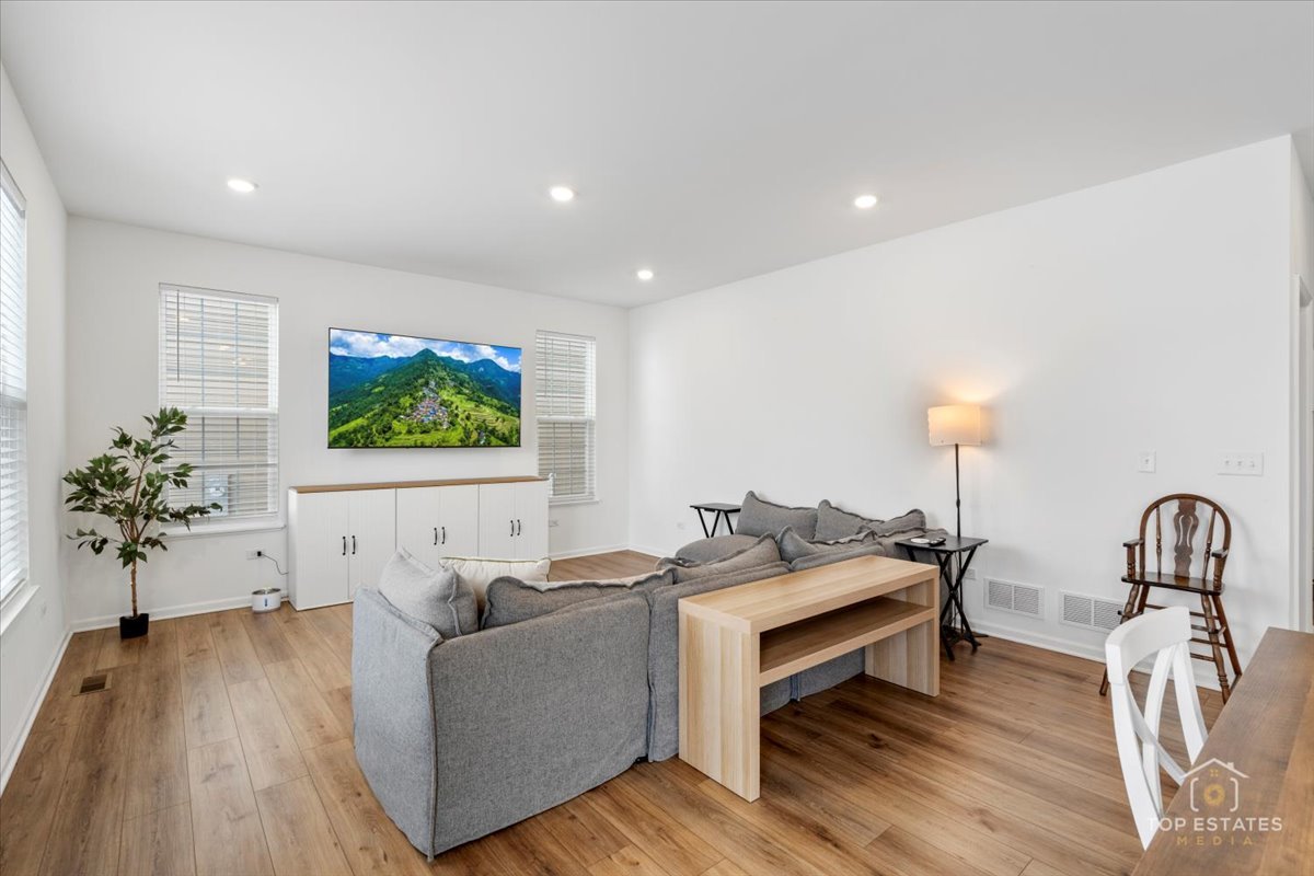 1457 Collins Drive, Elburn, IL 60119